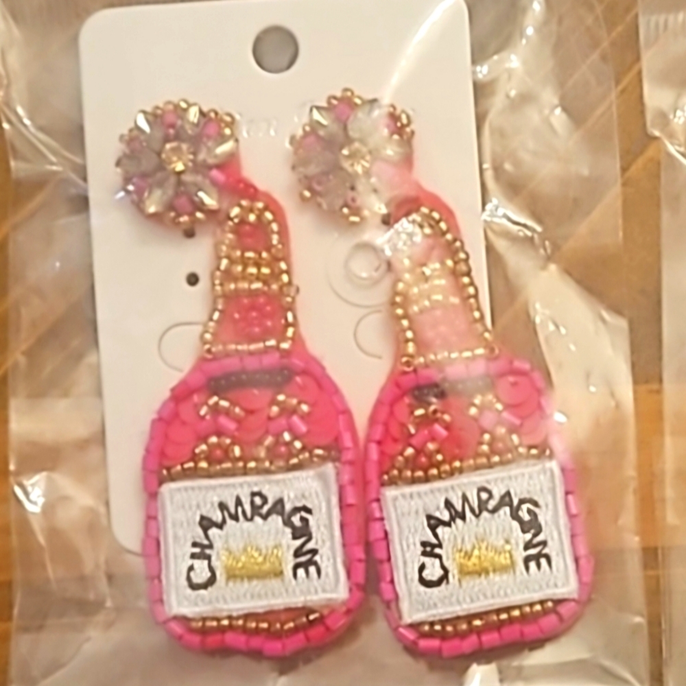 Champagne bottle 🍾 seed bead earrings